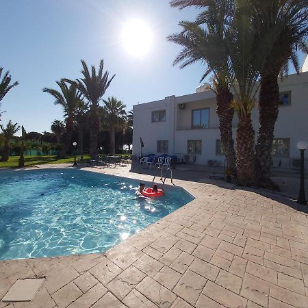Argaka Palm Tree Apts Bagian luar foto